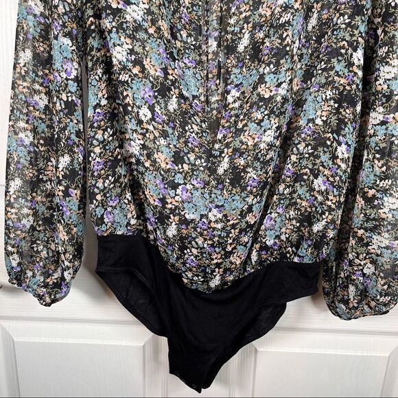 Free People Floral Blouse Bodysuit Deep Vneck Tie Neck Sz XS Intimately FP - Picture 4 of 15